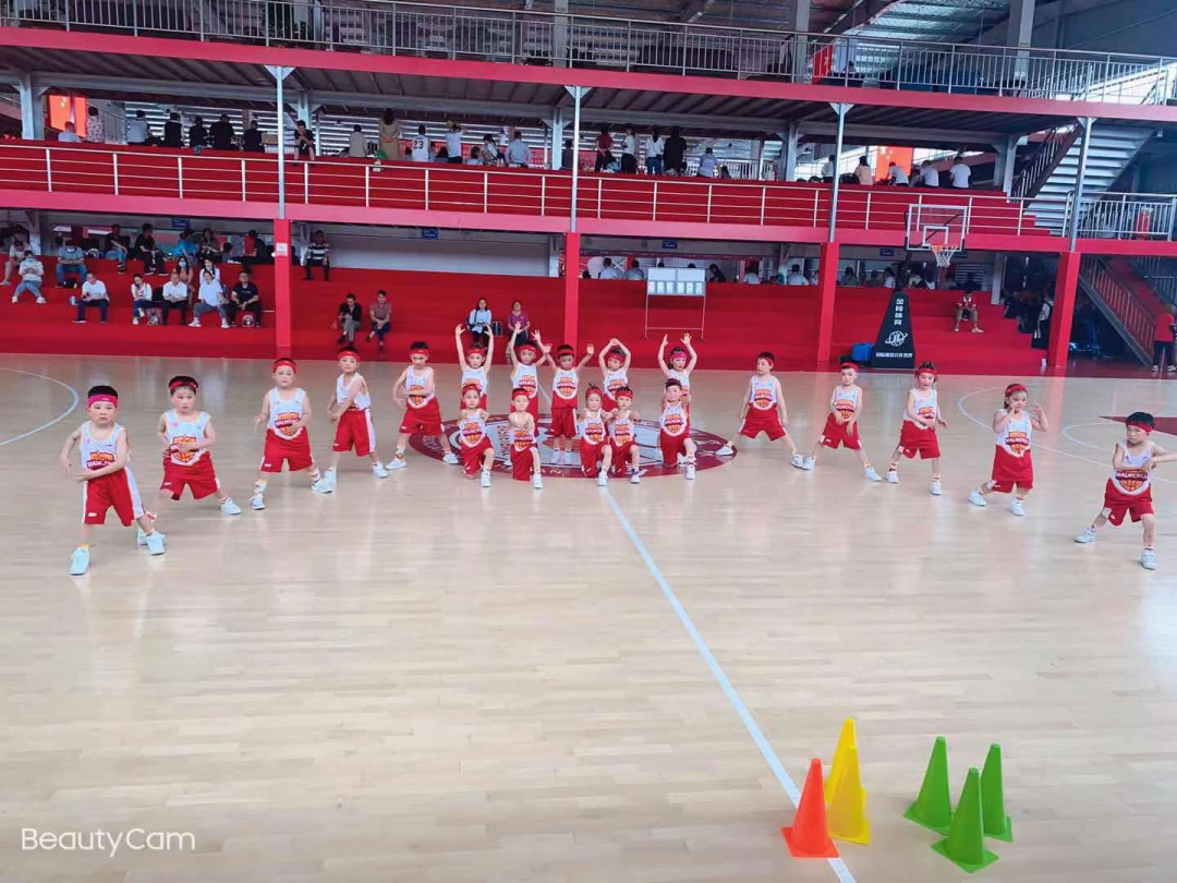 中班篮球操动作_篮球操中班比赛规则_中班篮球操规则比赛教案
